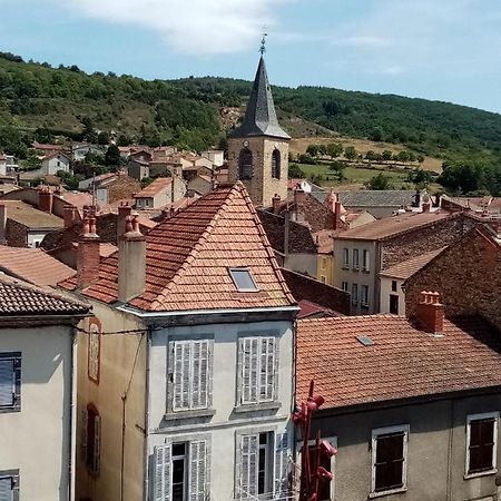 Coquelicot Apartment Massiac Bagian luar foto