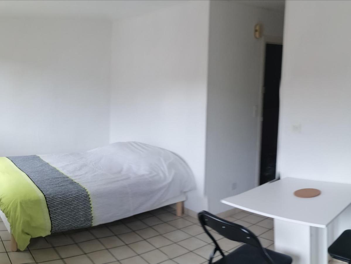 Coquelicot Apartment Massiac Bagian luar foto