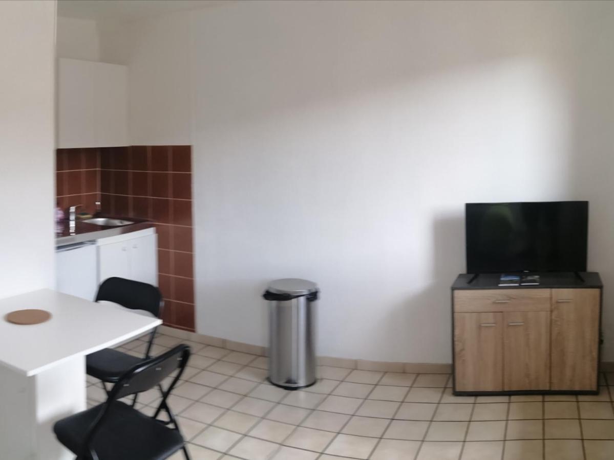 Coquelicot Apartment Massiac Bagian luar foto